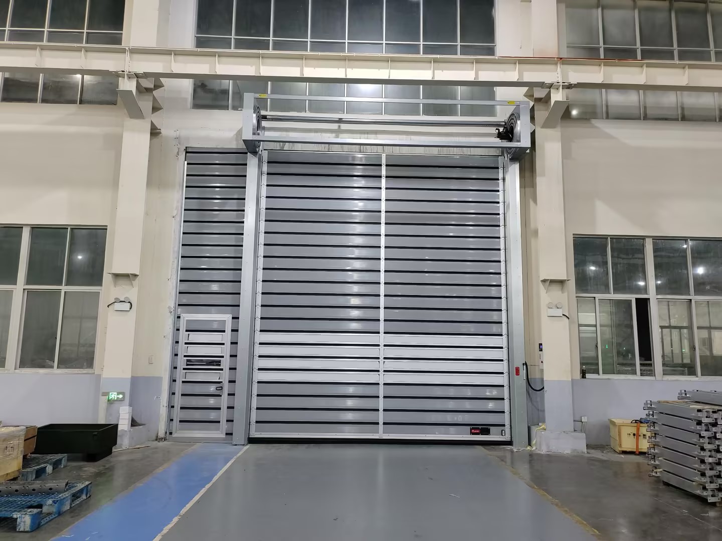 工業(yè)電動快速門.jpg 工業(yè)電動快速門.jpg